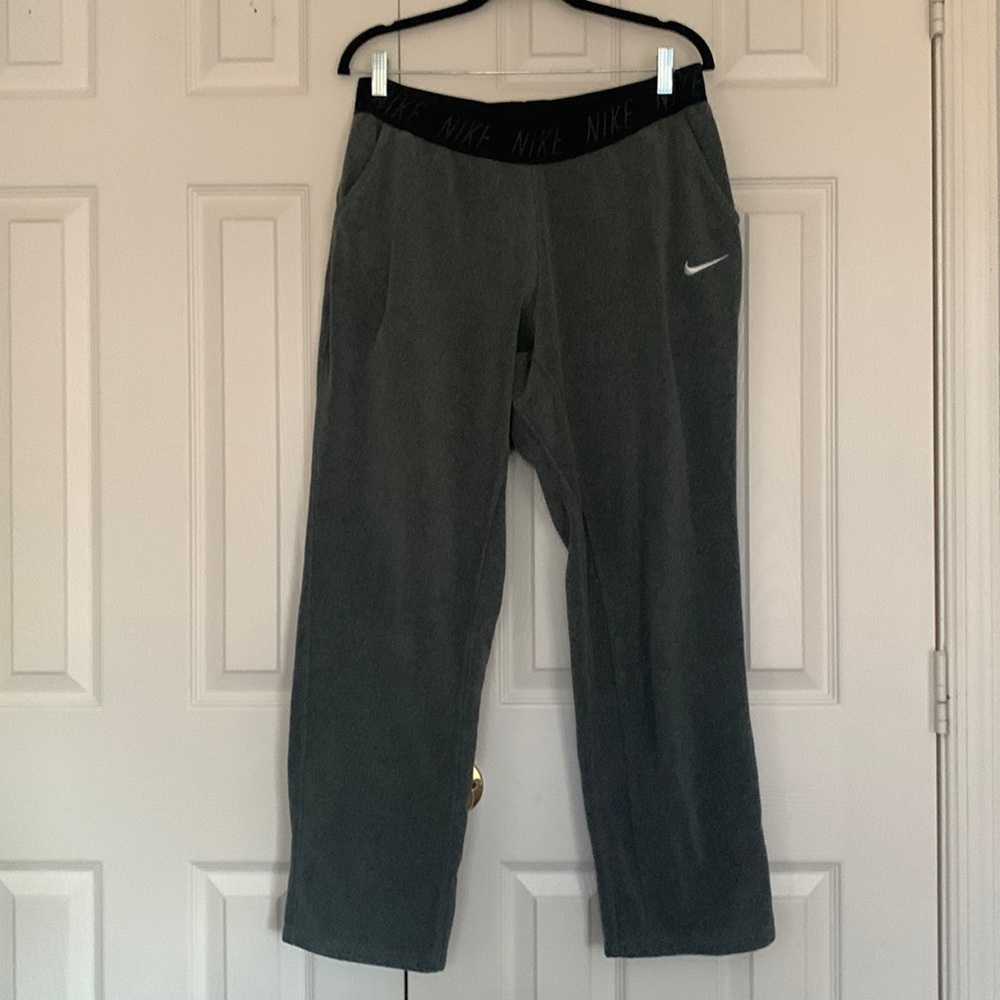 Men’s gray sweatpants